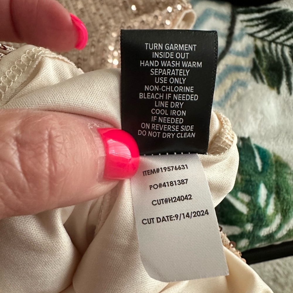 NWT Torrid Off Shoulder ✨ Gold ✨ Sequin Top - Picture 6 of 8